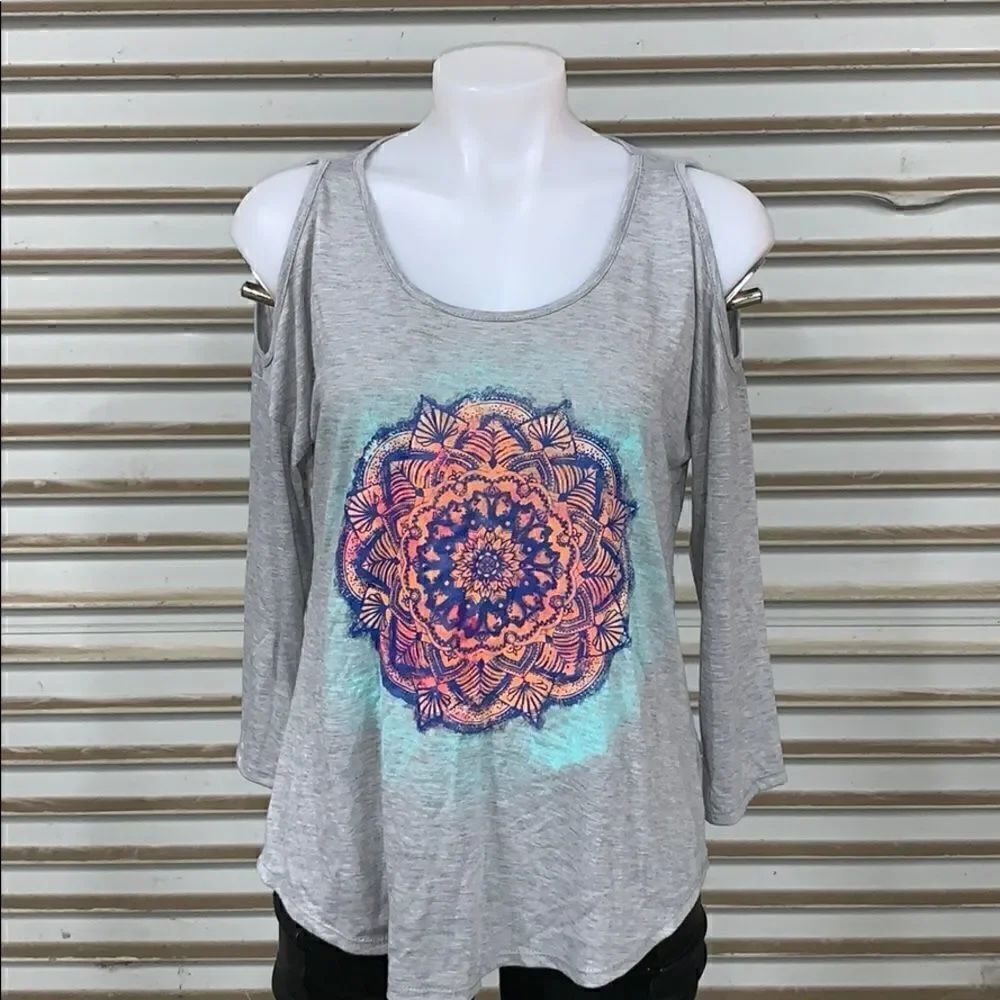 Jessica Simpson size small cold shoulder top - Picture 4 of 7
